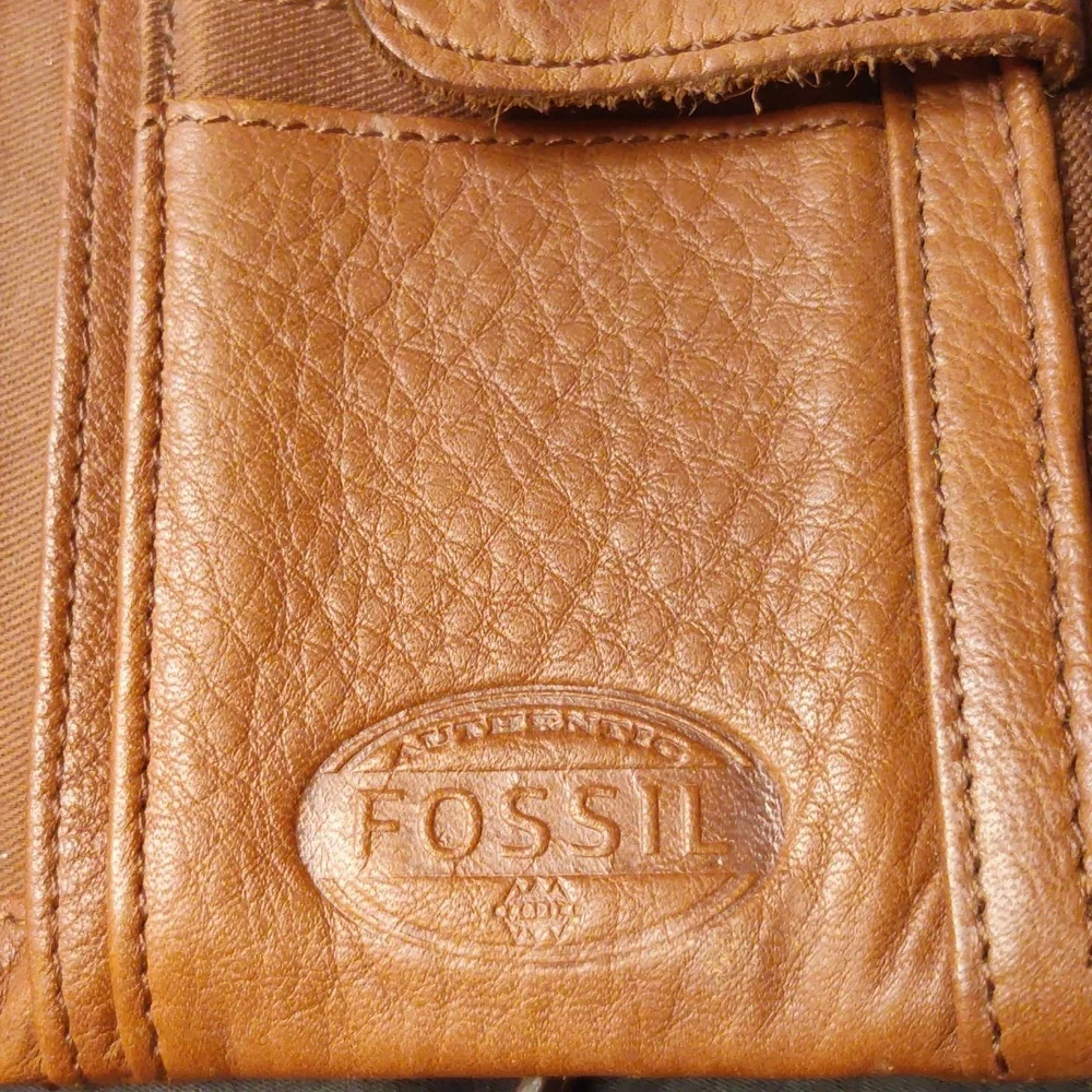 Fossil Women's Wallet And Wristlet Bundle